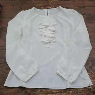 뉴요커 아이보리 프릴 긴팔 블라우스 9R