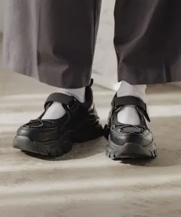 니코앤드 오리지널 절개 밑창 벨트 스니커즈