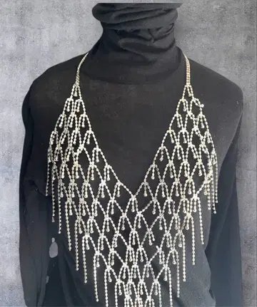 엘레강트 V자형 목걸이 실버 계열