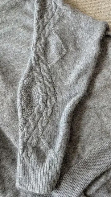 GreadyBrilliant 그레이 케이블 짜임 긴팔 니트/스웨터