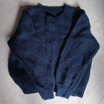네이비 뜨개질 디자인 긴팔 스웨터