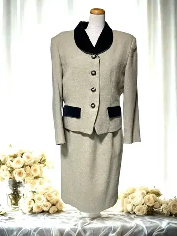 베이지 x 블랙 스커트 수트 벨벳 옷깃