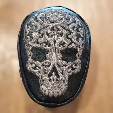 Obelisk 스컬 자수 바디백