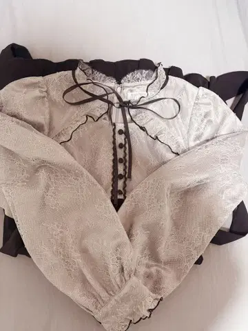 [ Pium ] 피 레이스 케이프 도킹 미니 원피스 그레이