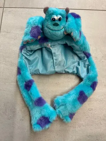 몬스터즈 잉크 샐리 후드 부착 캡