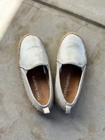 EMU Australia 화이트 슬립온