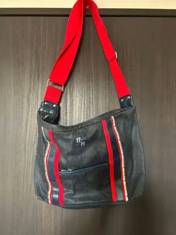 칼 헬무트 네이비 레드 스트라이프 숄더백