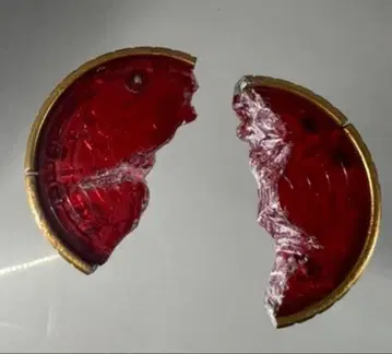 깨진 타카 메달 핸드메이드