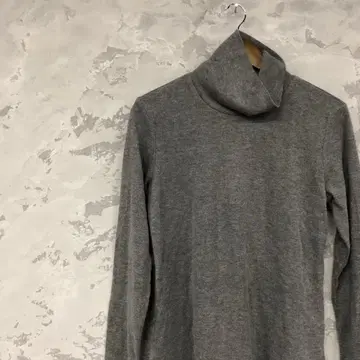 UNIQLO 그레이 긴팔 상의 XL 터틀넥 레이온 심플