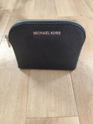 마이클코어스 라메 글리터 파우치 블랙