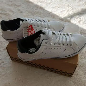 VANS 화이트 스니커즈