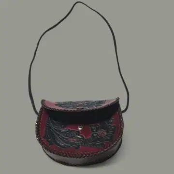 [ 핸드메이드 ] 가죽 숄더백 카빙 빨검 꽃 무늬