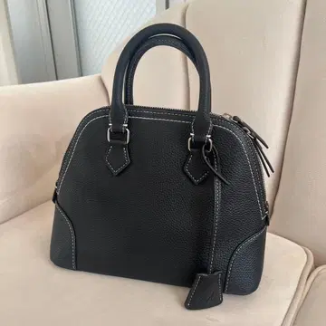 Mila Owen 블랙 가죽 핸드백