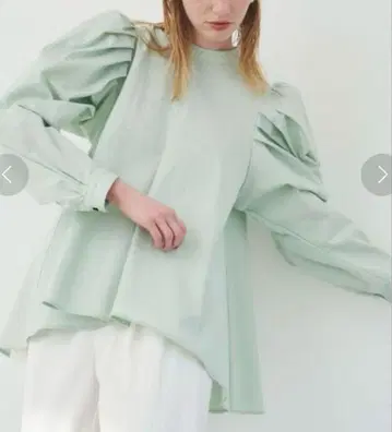 ELENDEEK 턱 슬리브 플레어 블라우스