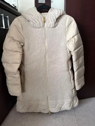 헬노 HERNO 다운 코트 절개 후드 부착 베이지