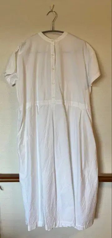 SUN VALLEY 화이트 반팔 원피스