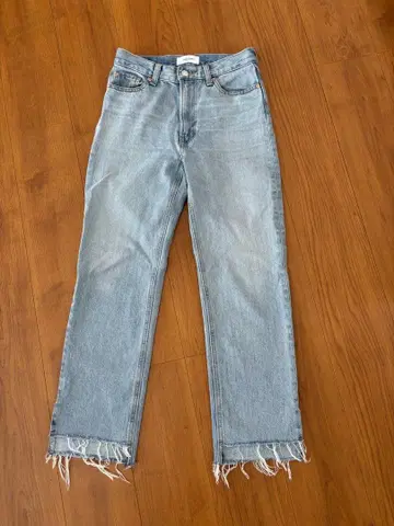 MilaOwen (밀라 오웬) 밑단 단차 테이퍼드 데님 팬츠