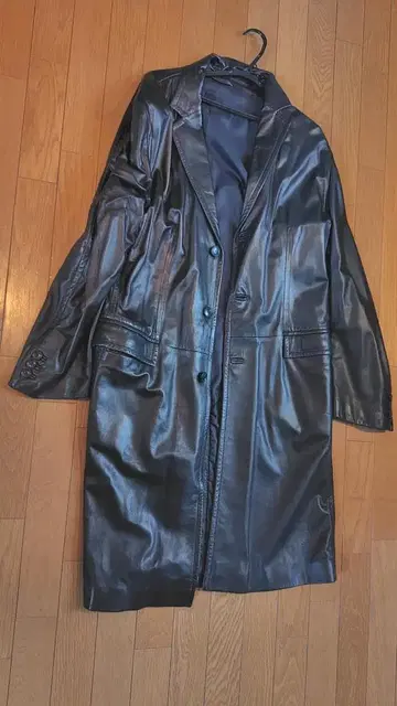 HUGO BOSS 블랙 가죽 코트