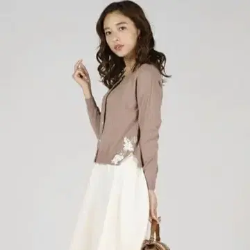 [ 손세탁 가능 ] 사이드 슬릿 플라워 레이스 가디건