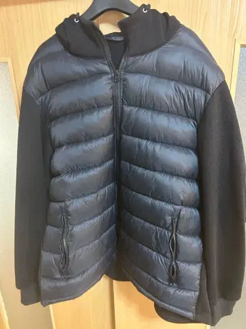 후드 부착 블랙 다운 자켓