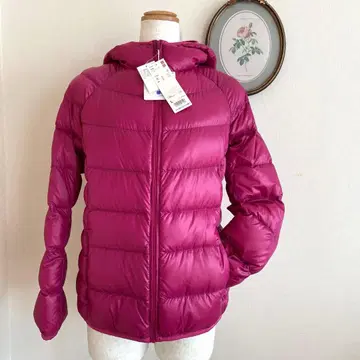 유니클로 울트라 라이트 다운 후드티 택 포함 새상품