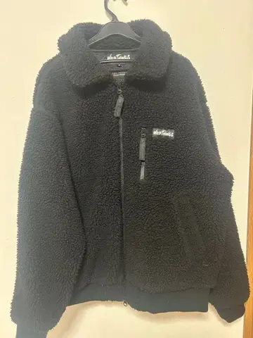블랙 플리스 자켓 지퍼 포함