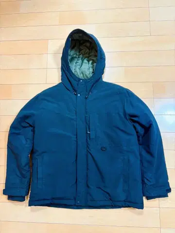 다크 그린 다운 자켓 후드 부착