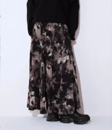 페인트 터치 플레어 스커트 지나시스 미사용 새상품 이번 시즌 신상