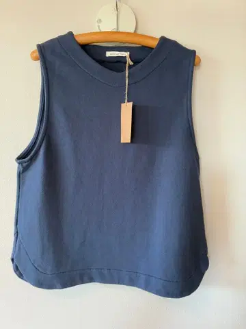 HENRY By HENRY 네이비 슬리브리스 상의