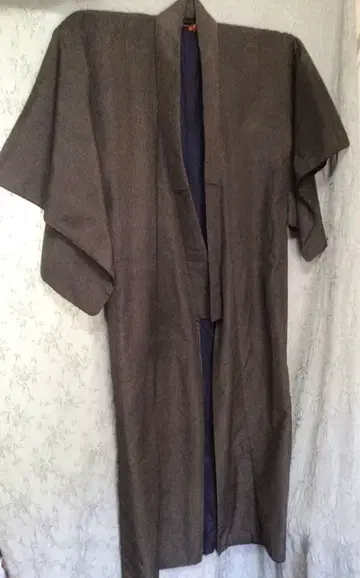 남성  실크 브라운 가는 줄무늬 미사용에 가까운 리사이클