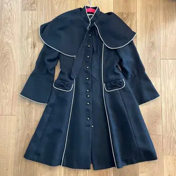 Innocent World 네이비 프릴 코트