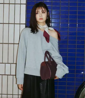 미라 오웬 멀티 웨이 오프숄더 맨투맨 풀오버