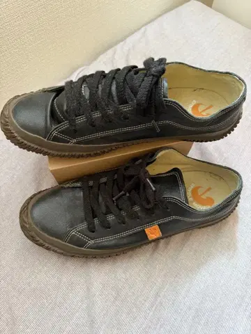 스핑글무브 블랙 가죽 로우컷 스니커즈