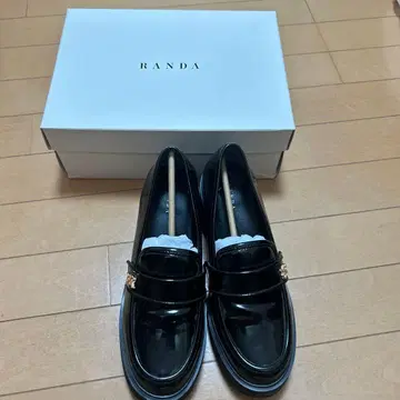 RANDA 블랙 로퍼 중간 힐