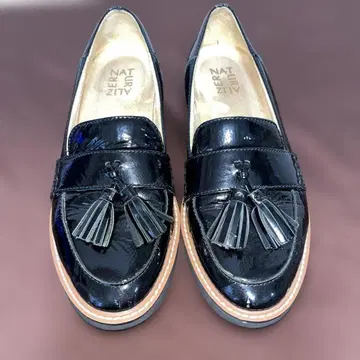 태슬 장식 블랙 로퍼