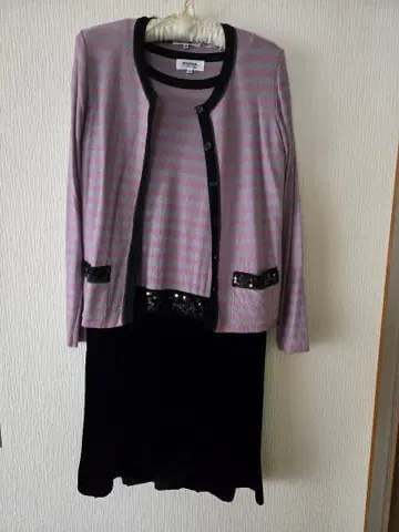 하자 있음 보라색 핑크와 그레이의 스트라이프 긴팔 원피스와 가디건의 세트