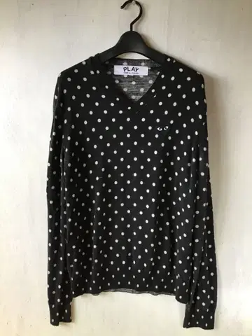 PLAY 도트 무늬 V넥 스웨터