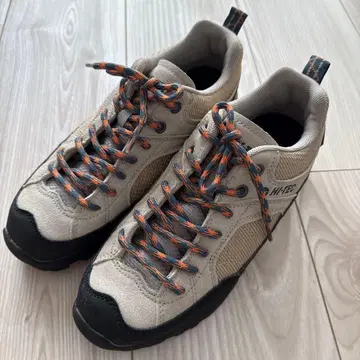 새상품급 HI-TEC 아웃도어 신발 22.5cm