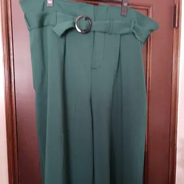 엘르의 다크 그린 하이웨스트 팬츠 벨트 포함