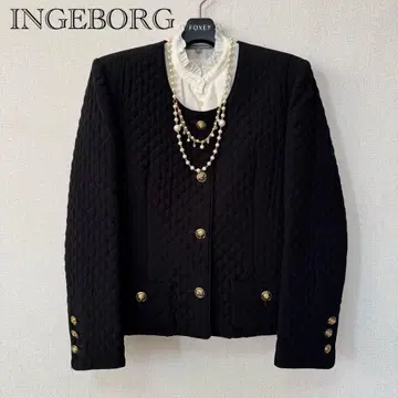 INGEBORG 라이온 골드 버튼 퀼팅 노카라 자켓 블랙