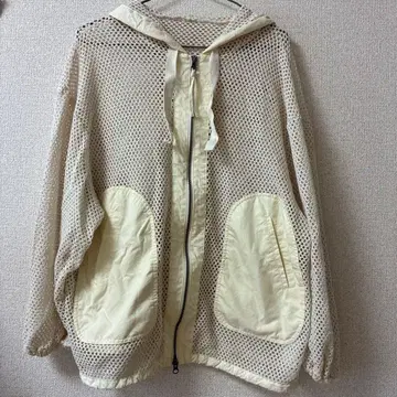 크림색 메쉬 후드 자켓