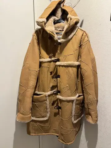 EQUALAND 베이지 더플 코트 무스탕