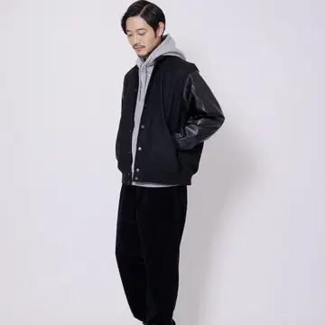 BLUE STANDARD 블루 스탠다드 소매 절개 바시티 자켓