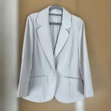 화이트 테일러드 자켓