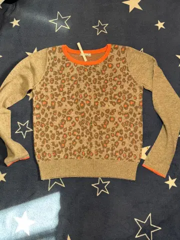 [ 새상품급 ] 베아트리스 BEATRICE 레오파드 무늬 긴팔 니트