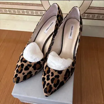 오데트 에 오딜 유나이티드 애로우즈 펌프스 스웨이드 24