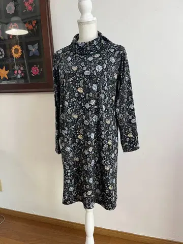 꽃무늬 터틀넥 긴팔 튜닉