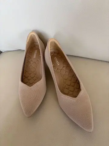 VINA 베이지 스틸레토 펌프스