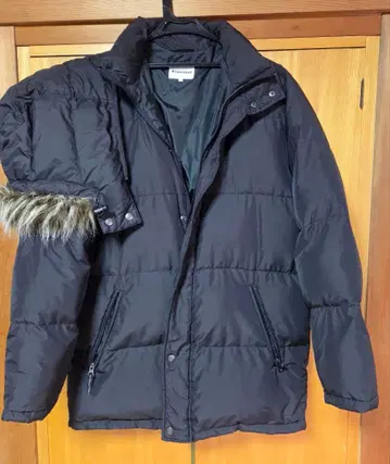 CONVERSE 블랙 다운 자켓 퍼 포함