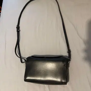 YAHKI 블랙 가죽 숄더백